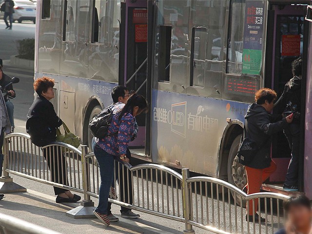乘客違規上下車