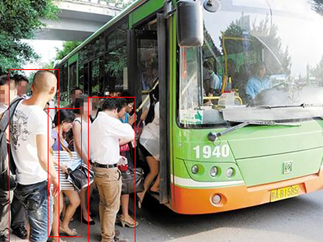 車站無(wú)序上車